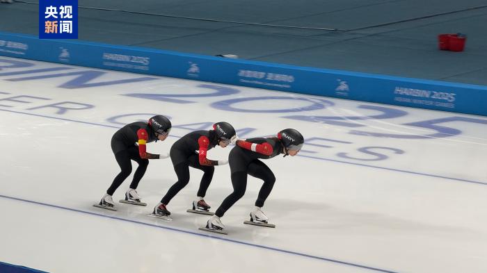 中国队在亚冬会速度滑冰女子团体追逐赛夺得金