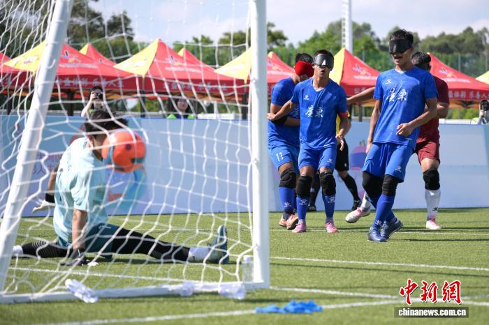 广州大学城体育中心体育场举行残特奥会盲人足