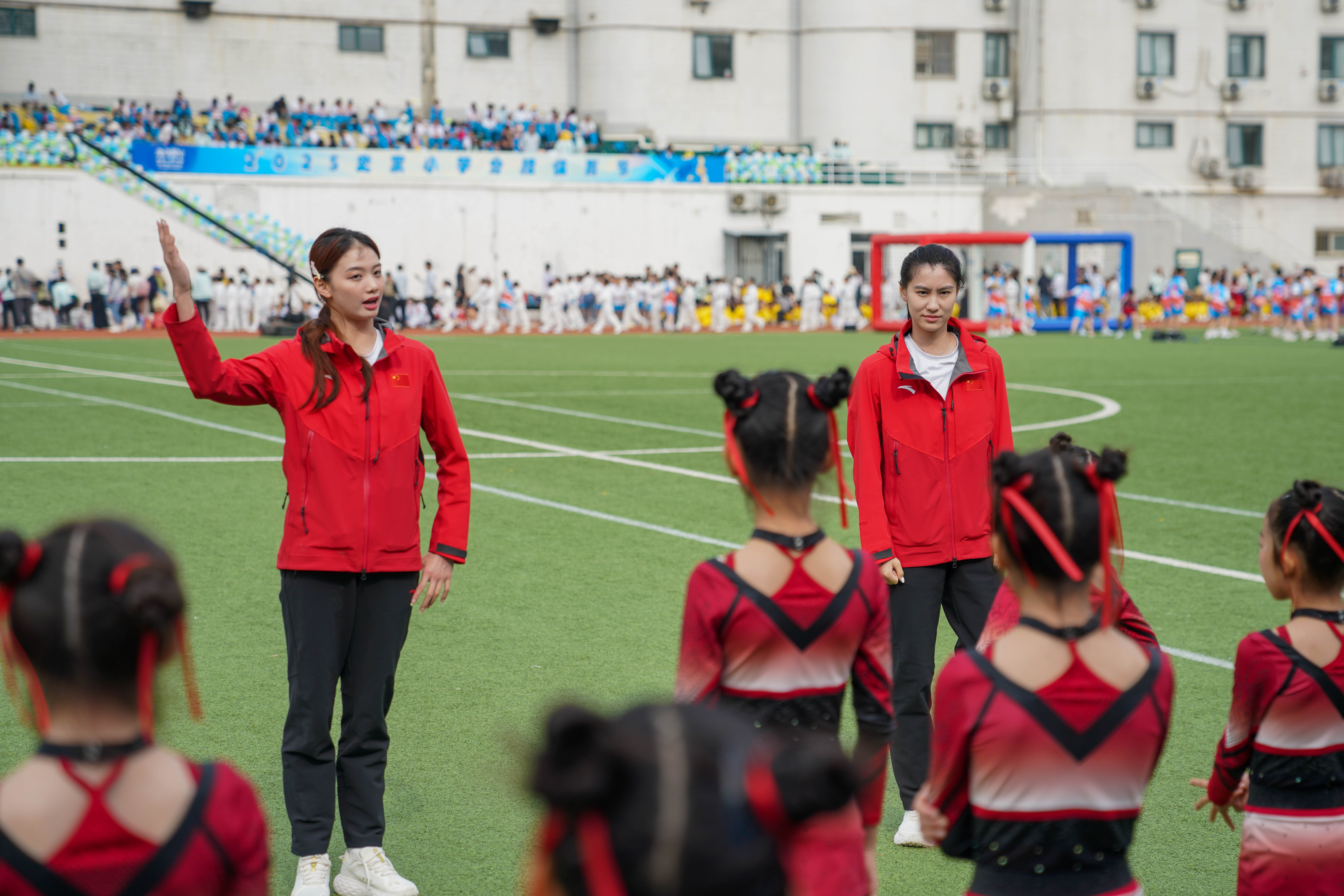 奥运冠军走进史家小学体育节传递体育精神