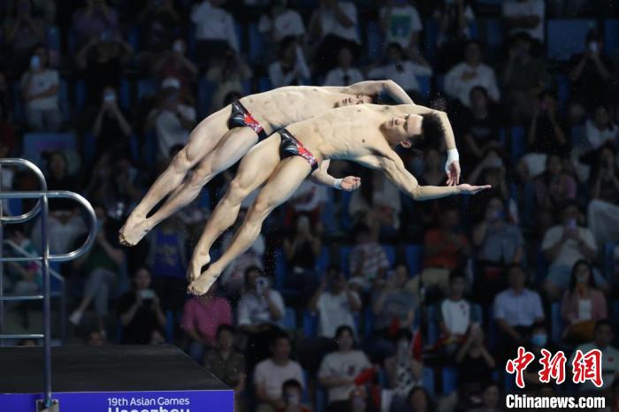杭州亚运会跳水赛场双星闪耀 陈艺文昌雅妮、杨