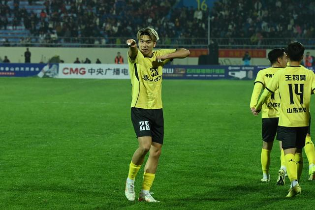 泰安队2-0力克呼和浩特队 获得CMG群众足球邀请赛