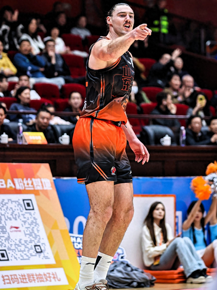 山东队裁掉斯蒂尔启用原组合 广厦队尝试新外援