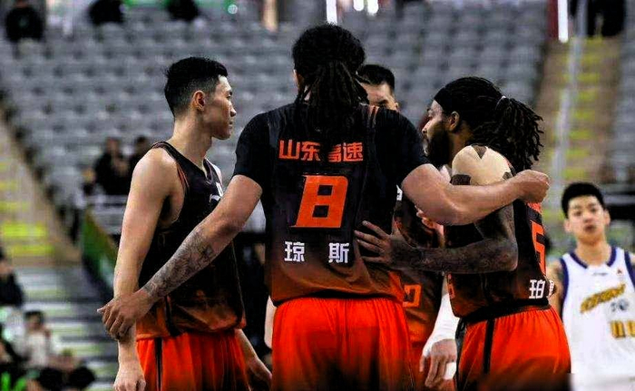 山东队裁掉斯蒂尔启用原组合 广厦队尝试新外援