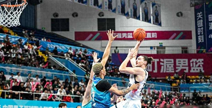 山东队裁掉斯蒂尔启用原组合 广厦队尝试新外援