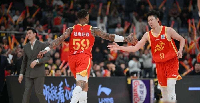 山东队裁掉斯蒂尔启用原组合 广厦队尝试新外援